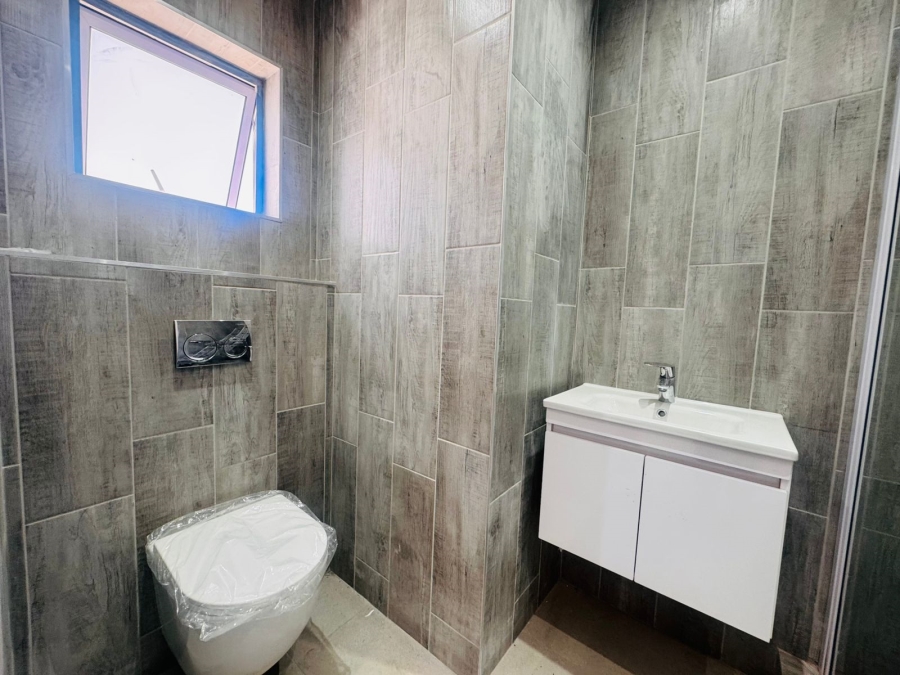 To Let 3 Bedroom Property for Rent in Somerset Lakes Western Cape